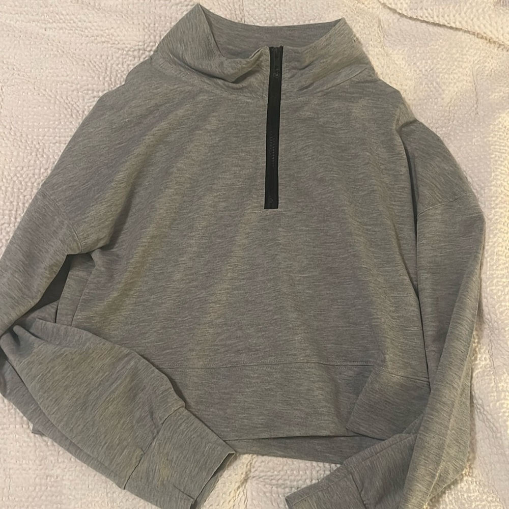 cropped sweatshirt
